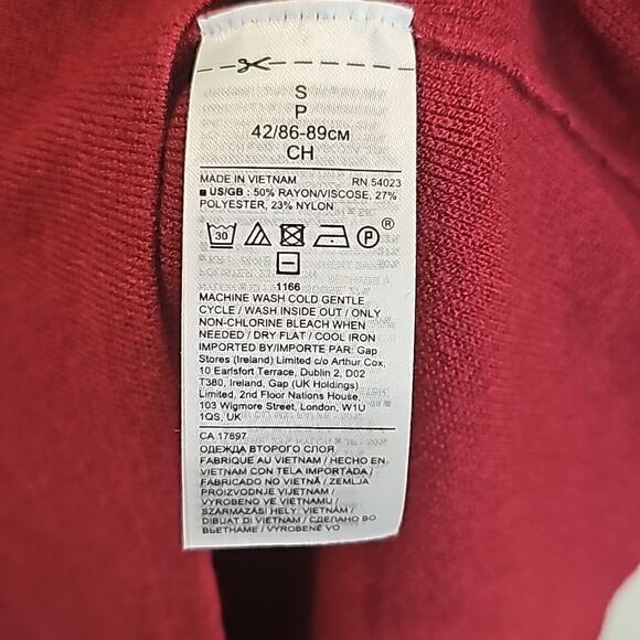 Banana Republic Women's Cranberry Wine Red Scoop Neck Fitted Sweater Size Small - Picture 4 of 7